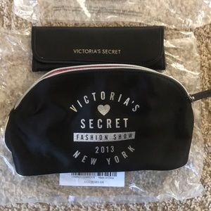 Makeup Bag With 3 Piece Bush Set! New!